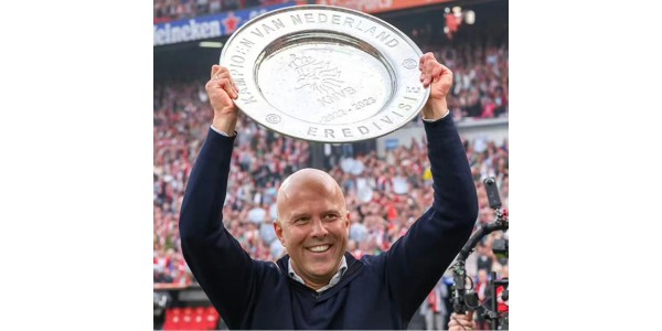 Eredivisiekampioen-coach Arne Slott neemt de leiding over Liverpool's Reds